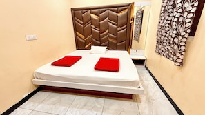 Deluxe Double Room | Premium bedding, desk, laptop workspace, soundproofing - Hotel S C PALACE near Mahakal Temple (Ujjain)