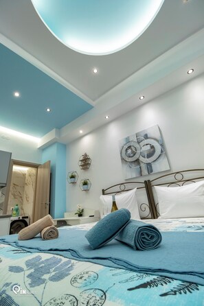 1 bedroom, desk, iron/ironing board, free WiFi - The Aqua - Stylish & Comfy Studio in Egaleo/Athens (Egaleo)