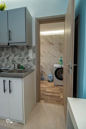 Fridge, microwave, oven, stovetop - The Aqua - Stylish & Comfy Studio in Egaleo/Athens (Egaleo)