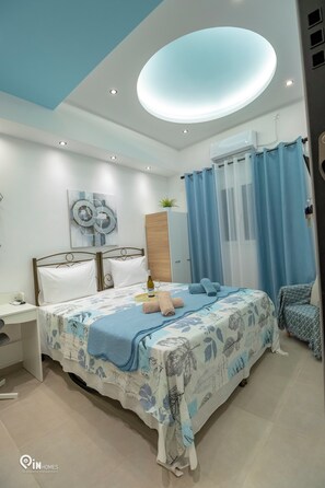 1 bedroom, desk, iron/ironing board, free WiFi - The Aqua - Stylish & Comfy Studio in Egaleo/Athens (Egaleo)