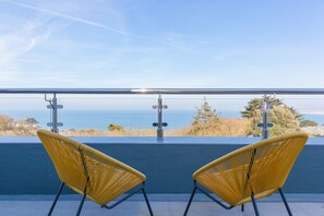 Property grounds - Sea Vista – Sleeps 6 – Sea Views – Penthouse – Parking (Carbis Bay)