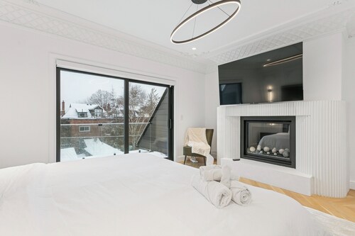 Luxury Home 4bed5bath | Parking | Sauna | Gym