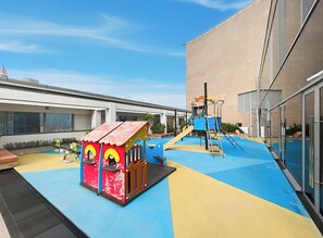 子供用の遊び場 - 屋外