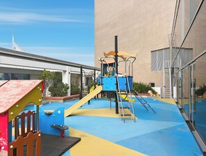 Children’s play area – outdoor - Luxury Suite Museum of the Future View (Dubai)