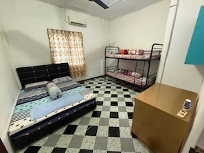Bed sheets - OYO 91270 Sabsa Homestay (Kuching)