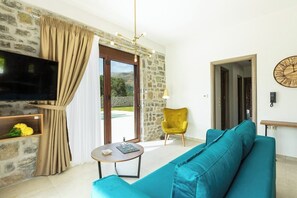 Smart TV, books - Private Pool Villa for Families • Near Preveli & Plakias Beaches • South Crete (Rethymno)