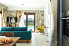 Smart TV, books - Private Pool Villa for Families • Near Preveli & Plakias Beaches • South Crete (Rethymno)