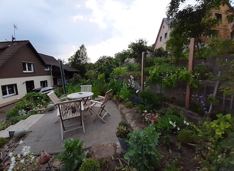 Outdoor dining. Apartment 'Zur Waldroute' with Shared Terrace, Private Garden and Wi-Fi