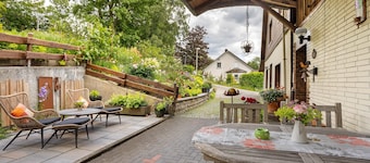 Apartment 'Zur Waldroute' with Shared Terrace, Private Garden and Wi-Fi