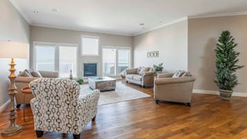 Télévision, cheminée, baby-foot