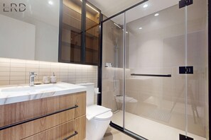 Shower, hair dryer, towels - Brand New and Modern 1BR (Dubai)