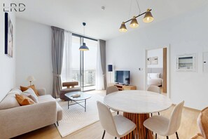 TV - Brand New and Modern 1BR (Dubai)