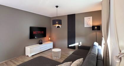 Helle 118mÂČ Suite fĂŒr Ferien & Arbeit | 3 SZ, 2 BĂ€der, Office, WLAN, Parken