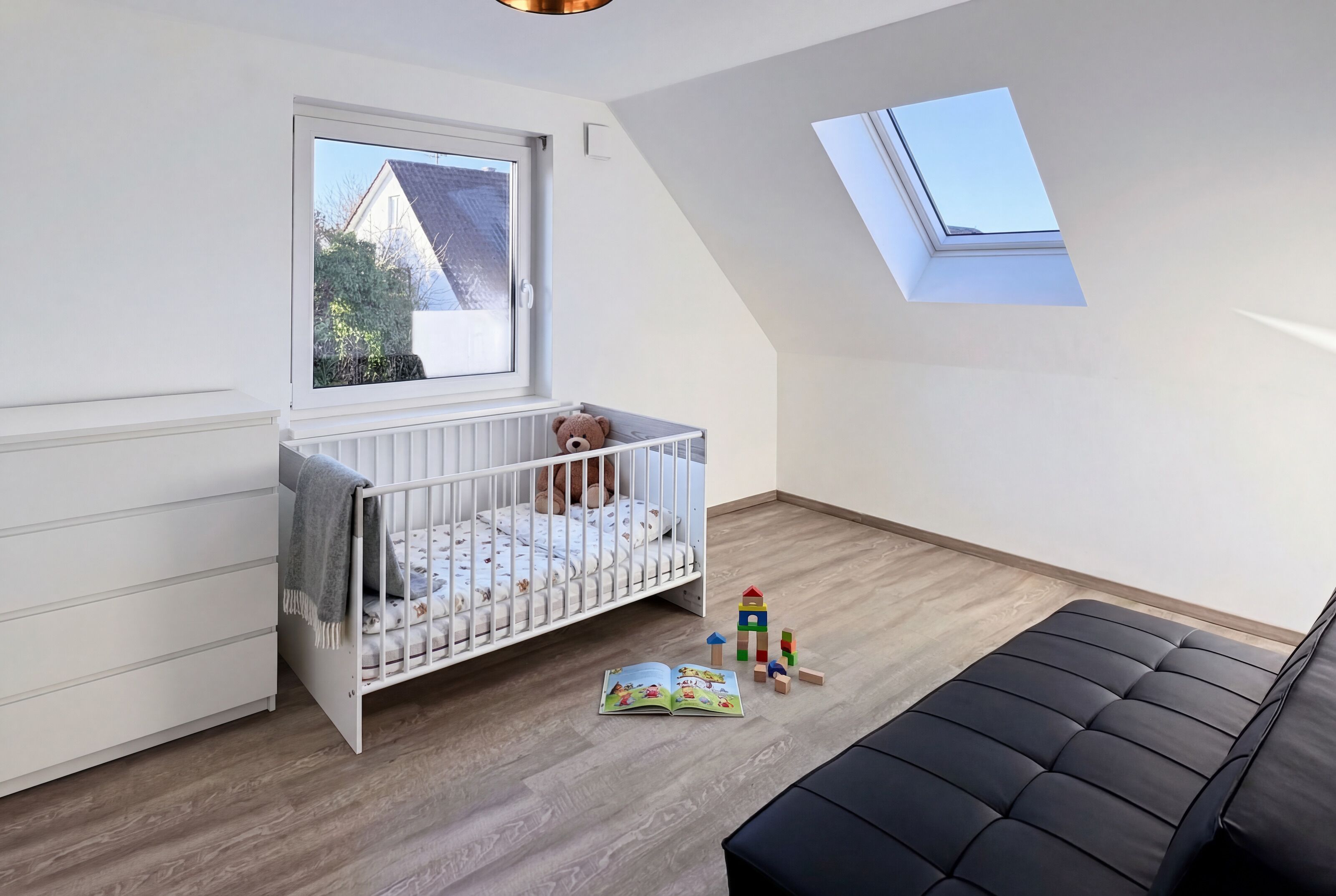 3 Schlafzimmer, Schreibtisch, Bügeleisen/Bügelbrett, Reisekinderbett
