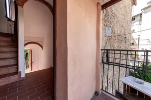 Interior - 'Vicolo del Corso - Duomo' Apartment with Shared Terrace and Wi-Fi (Massa Marittima)