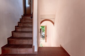 Interior - 'Vicolo del Corso - Duomo' Apartment with Shared Terrace and Wi-Fi (Massa Marittima)