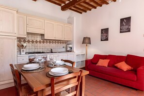Interior - 'Vicolo del Corso - Duomo' Apartment with Shared Terrace and Wi-Fi (Massa Marittima)