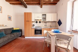 Interior - Apartment 'Vicolo del Corso - Torre' with Shared Terrace and Wi-Fi (Massa Marittima)