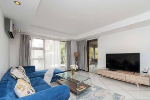 Apartment, 3 Bedrooms, Smoking, Balcony | Living room - Modern Sandton City Central With Balcony (Johannesburg)