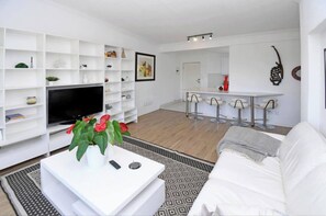 Huoneisto, 2 makuuhuonetta, tupakointi sallittu, parveke | Olohuone