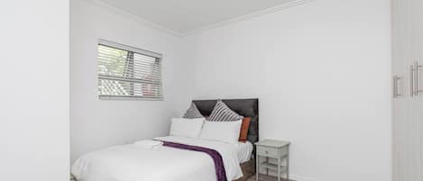 Apartment, 3 Bedrooms, Smoking, Garden View