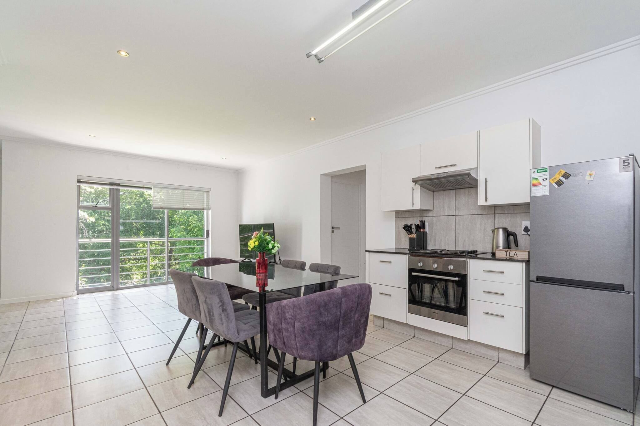 Leilighet, 3 soverom, røyk, hageutsikt | Spisestue