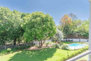 Apartment, 3 Bedrooms, Smoking, Garden View | Garden - 3 Bedroom Apartment in Sandton City (Johannesburg)