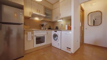 Køleskab, ovn, kogeplade, opvaskemaskine