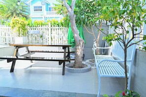 BBQ/picnic Area - Novaworld - The Moon Villa 1.2-01.47 (Thanh pho Phan Thiet)