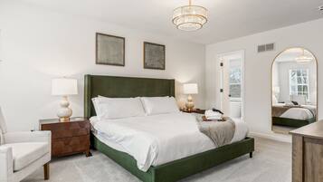 4 bedrooms, desk, iron/ironing board, free WiFi