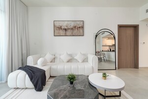 Apartment, Balcony, City View | Living area