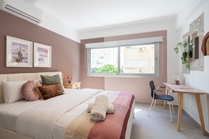 Departamento, 1 habitación, cocina, vista a la ciudad | Sábanas de algodón egipcio y ropa de cama de alta calidad 