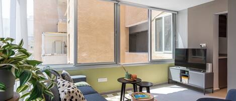 Apartment, 1 Bedroom, Kitchen, City View | Living room