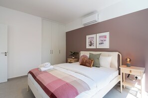 Departamento, 1 habitaci ón, cocina, vista a la ciudad | Sábanas de algodón egipcio y ropa de cama de alta calidad 