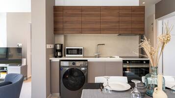 Apartment, 1 Bedroom, Kitchen, City View | Dapur peribadi | Peti sejuk, ketuhar gelombang mikro, ketuhar, dapur