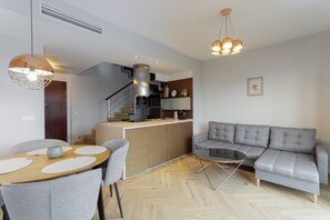 Appartement (84) | Woonruimte | Flatscreentelevisie
