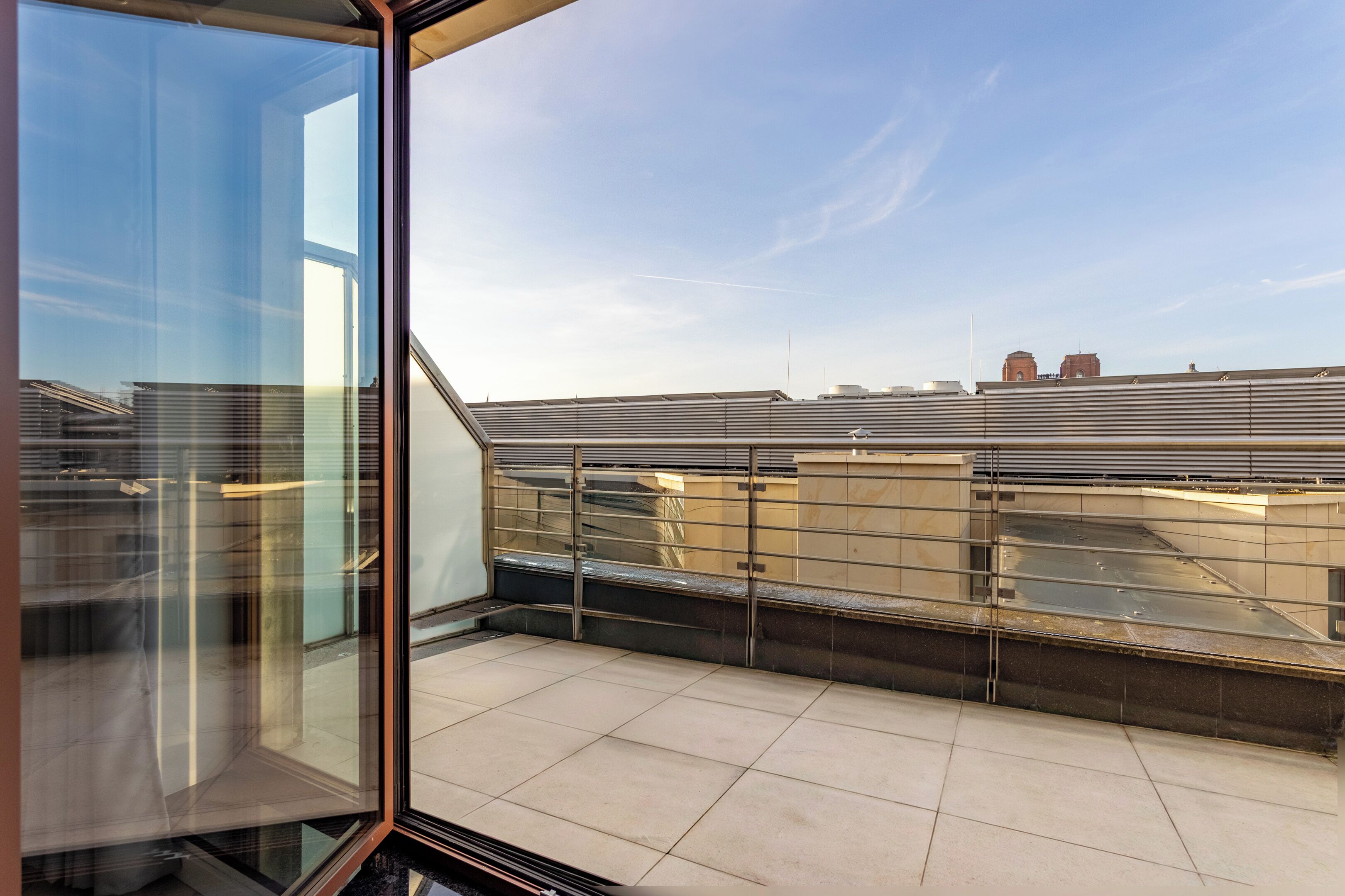 อพาร์ทเมนท์ (84) | ระเบียง