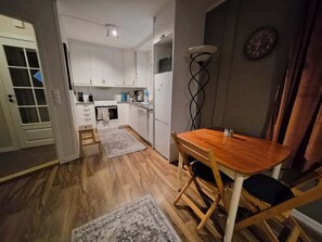 Apartment, 1 Bedroom | Private kitchen