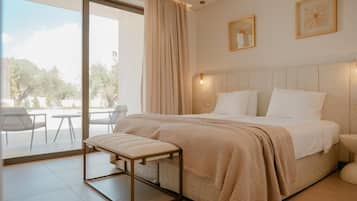 Luksusvilla, balkong, bakgårdsutsikt | Safe på rommet, strykejern/-brett og wi-fi (inkludert)