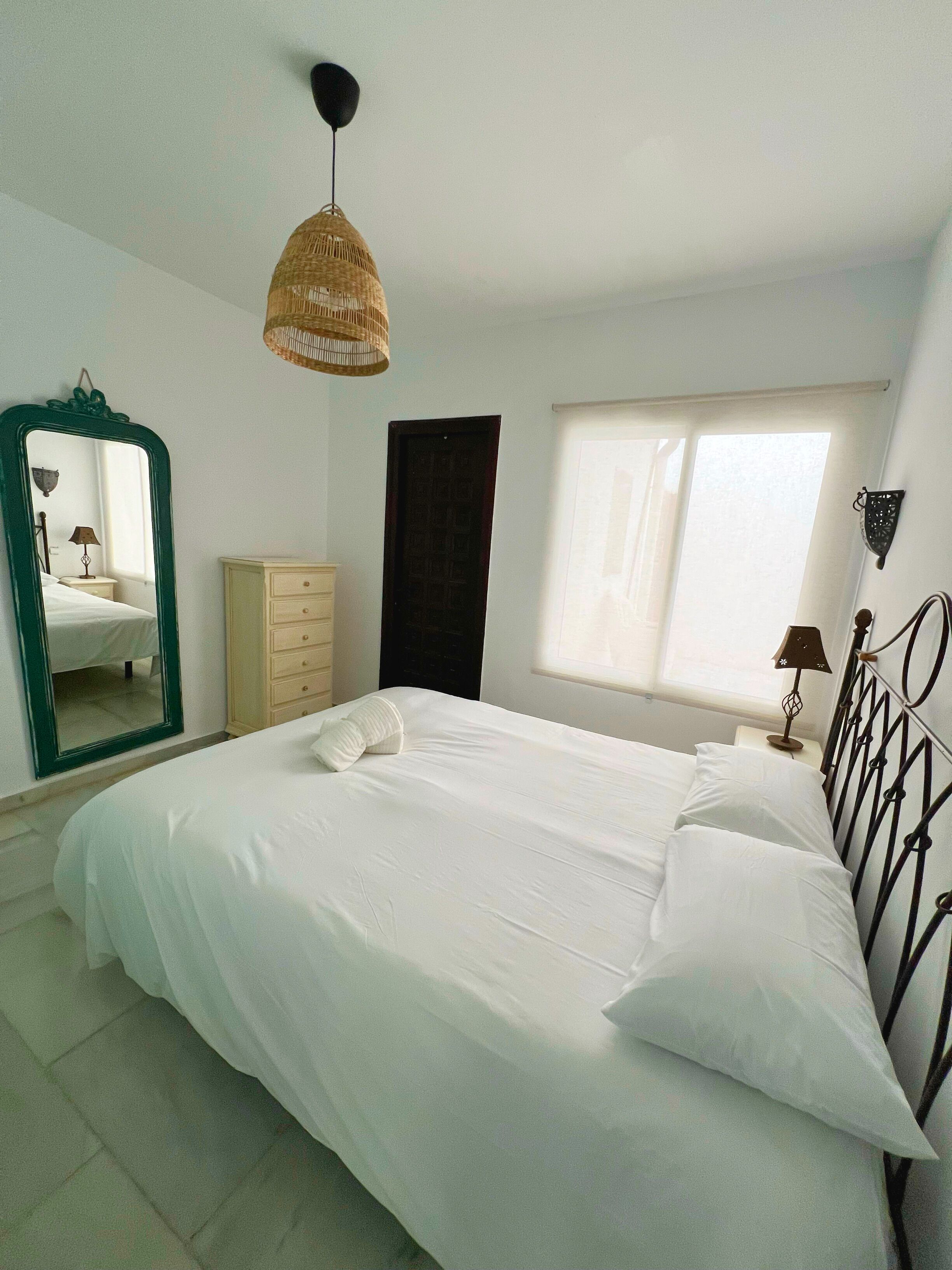 3 soverom, strykejern/-brett, wi-fi og sengetøy