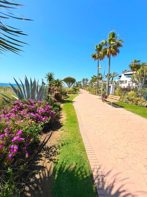Property grounds - Patio Alcornocal by Residea (El Paraíso)