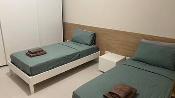 3 chambres, fer et planche à repasser, Wi-Fi gratuit, draps fournis