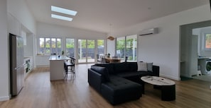 Maison, 4 chambres, patio | Salle de séjour