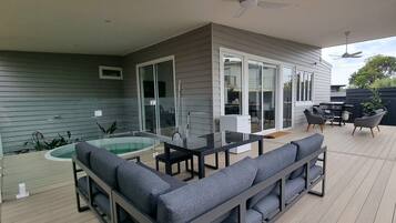 Hus, 4 soverom, terrasse | Utendørsservering