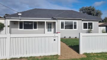 Maison, 4 chambres, patio | Entrée de l’hébergement