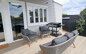 Maison, 4 chambres, patio | Restauration extérieure