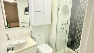 Toallas, jabón y papel higiénico