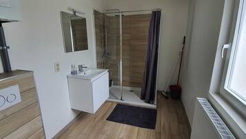 Casa adosada básica | Baño