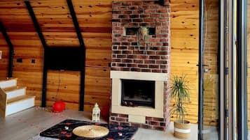 Suite – deluxe, bassengutsikt | Wi-fi (inkludert)