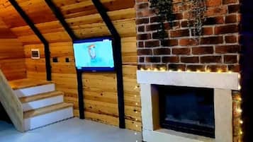 Deluxe Suite, Pool View | Free WiFi